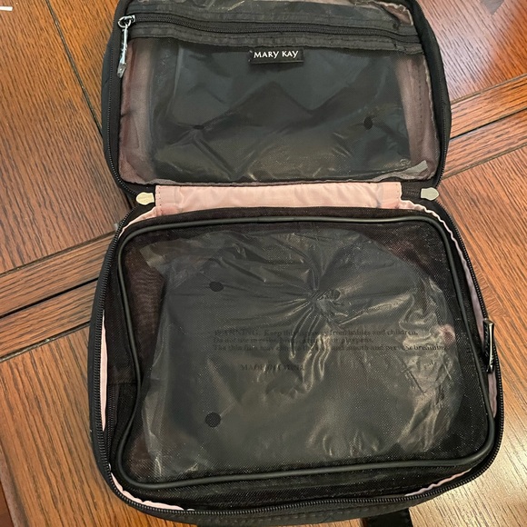 Mary Kay Pleated Sample Bag - Picture 2 of 2